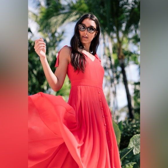 Gal Meets Glam Scarlett - Picture 2 of 7